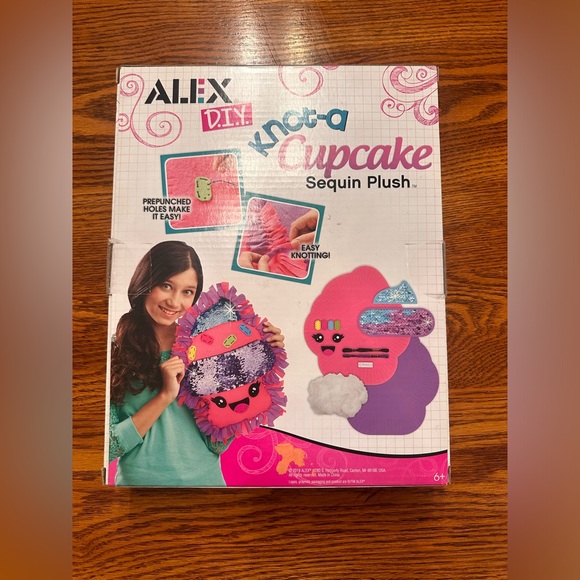 *NEW Unopened* Alex DIY Toys Craft Knot A Cupcake DIY Sequin Plush Project Kids - Picture 2 of 4